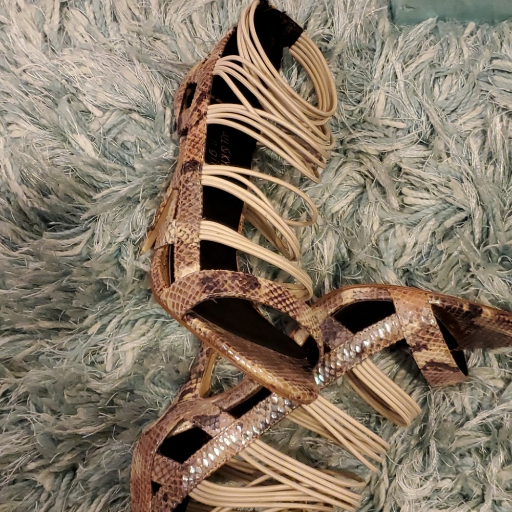 Shoes - Picture 3 of 4